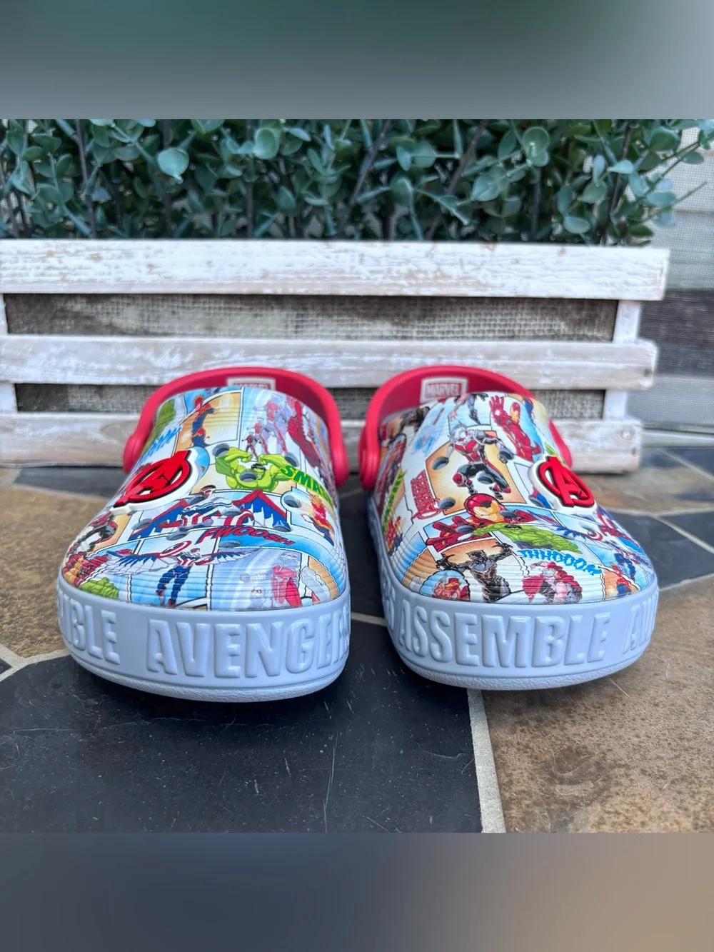 Crocs Kids' Avengers Off Court Clogs